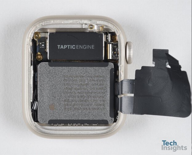 图2:拆卸的图像苹果Smartwatch系列7(41毫米)删除后显示。